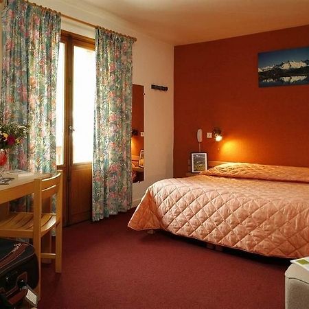 Logis Hotel Beausoleil Saint-Sorlin-dʼArves Exterior foto